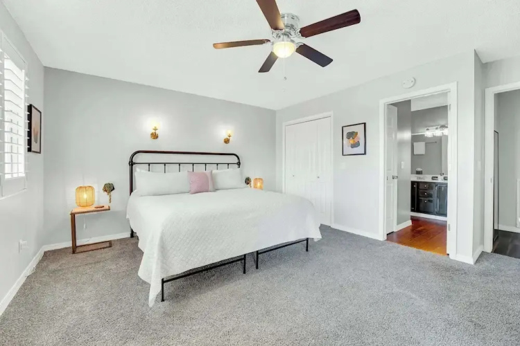 Bright Stylish Condo w/ Balcony