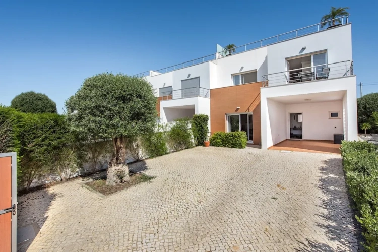 3 Bedrooms Villa