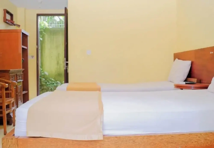 Standard Twin room with garden view