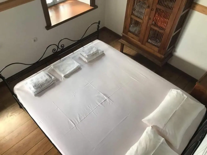 2 Bedrooms Cottage