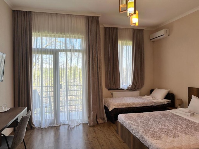 Standard Triple room with balcony