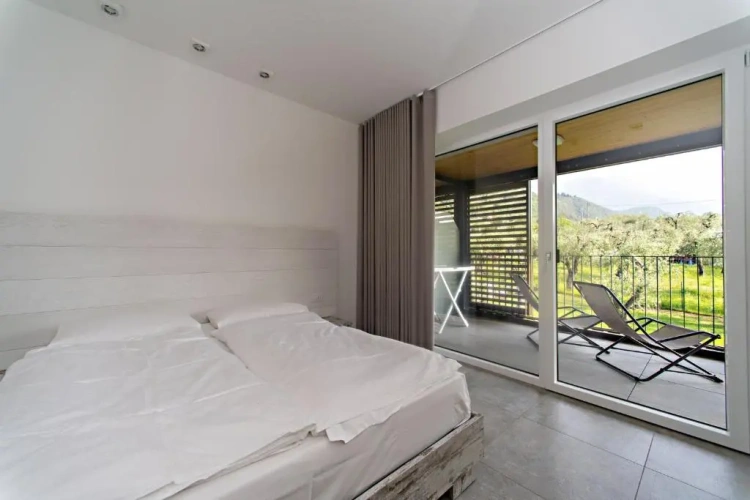 Apartment with garden view