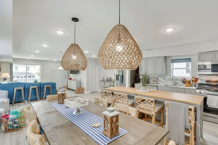 4 Bedrooms Cottage with balcony