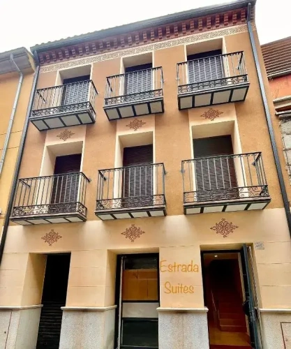 3 Bedrooms Apartment