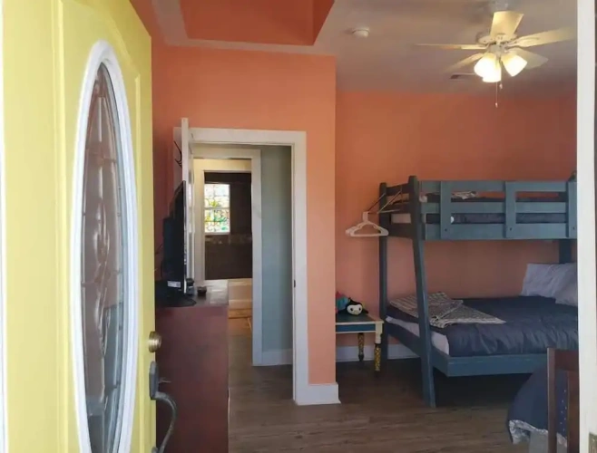 4 Bedrooms Cottage with balcony