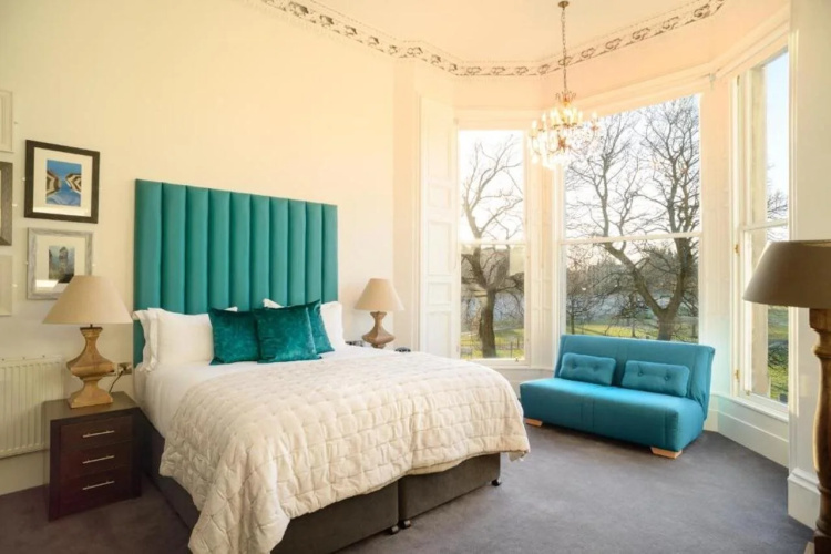 Black Ivy Hotel