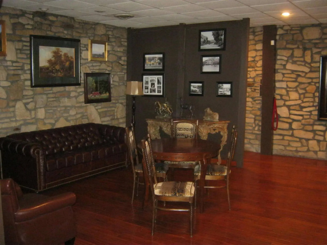 Ye Old English Inn