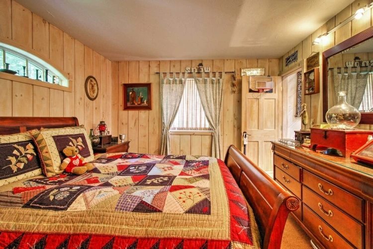 4 Bedrooms Cottage