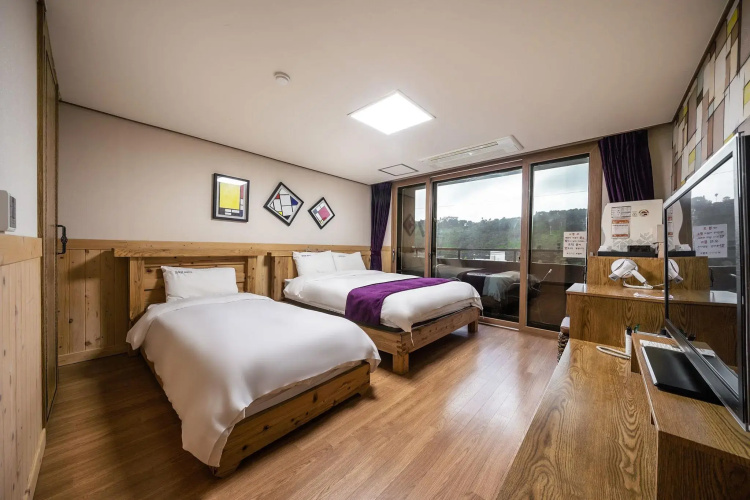 Cheonjiyeon Hotel