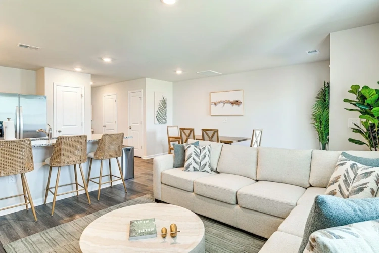 3 Bedrooms Apartment