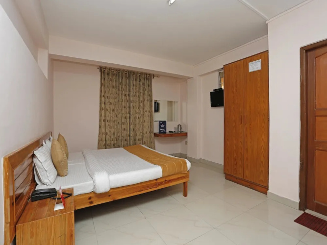 OYO 4740 White Orchid