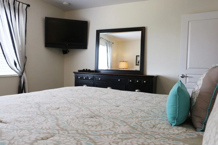 6BR 4BA Home in Windsor Hills by CV-2534