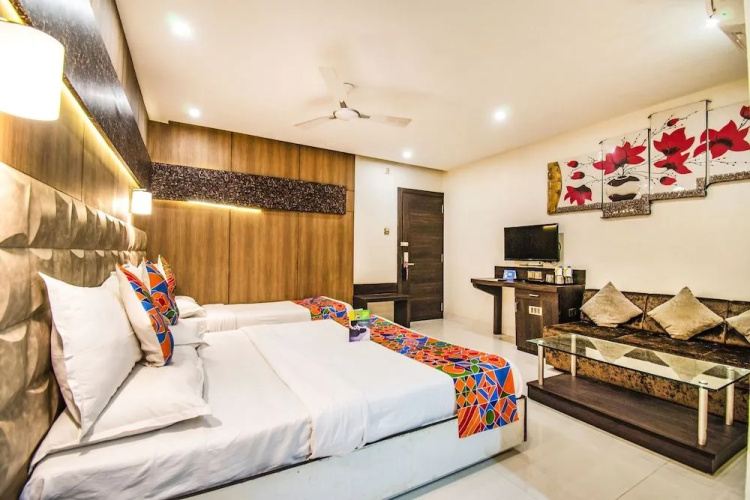 FabHotel Kiran Inn Tukoganj