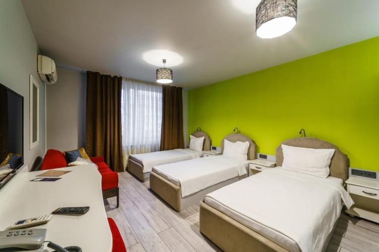 Standard Triple room