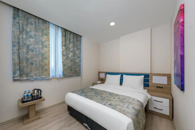 Suite with city view