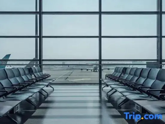 Weike Express Hotel (Shenzhen Airport Hourui Metro Station)