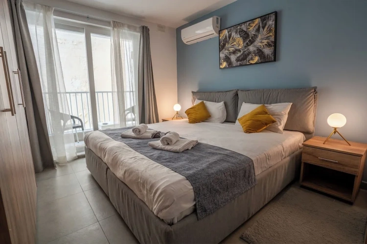 2 Bedrooms Royal Suite with courtyard view