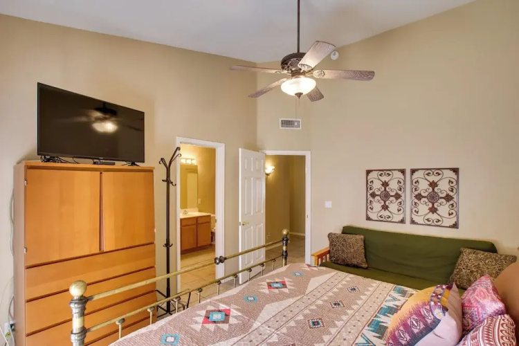 7 Mi to Mill Ave: Bbq-ready Mesa Townhouse