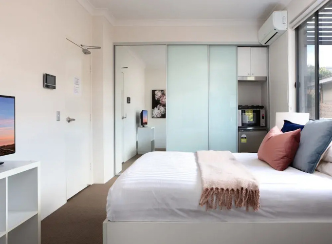 Bright Studio Steps From Westmead Hospital