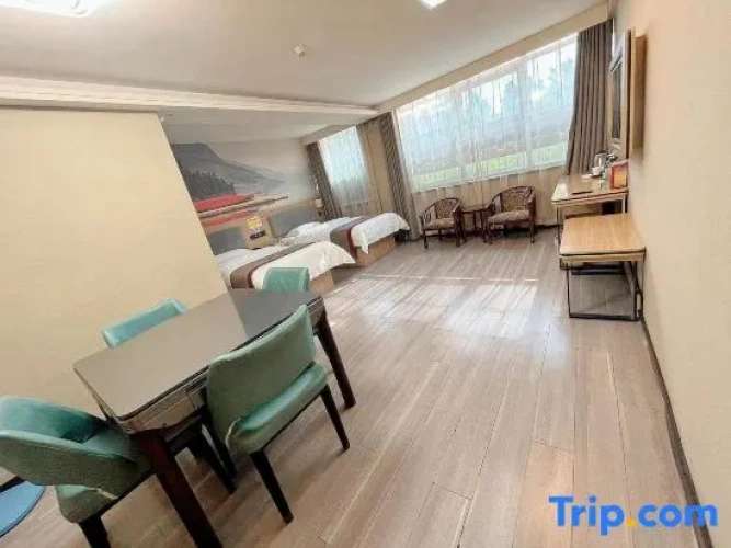 Deluxe Suite