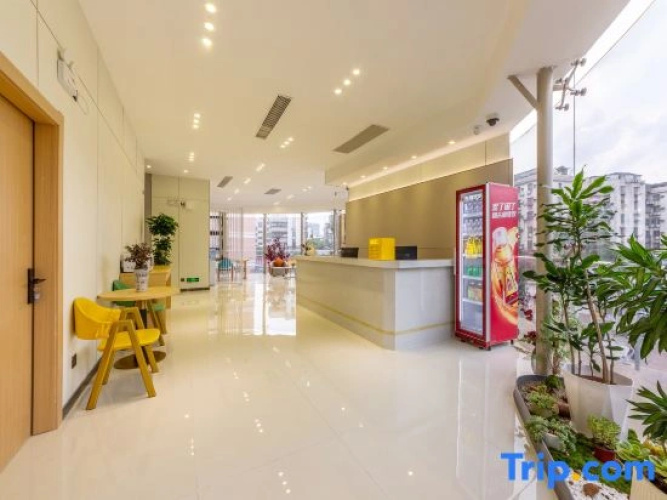 CMAX Hotel