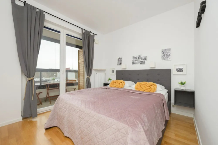 Apartment With Parking by Renters