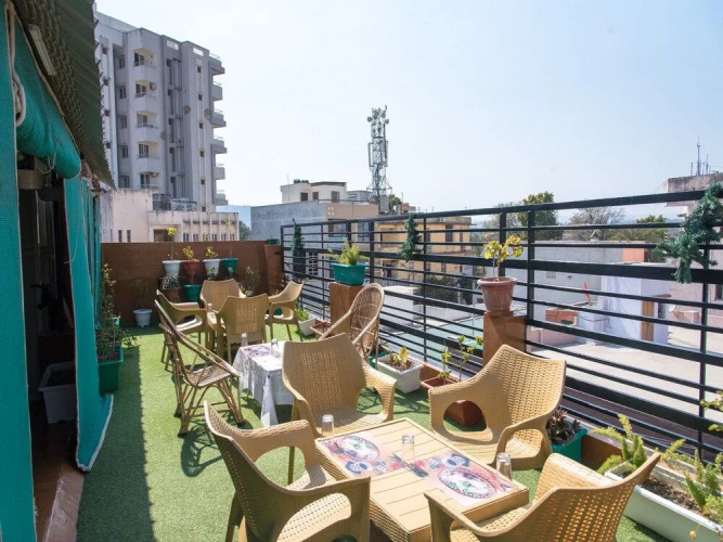 Oyo 11868 Rk Residency