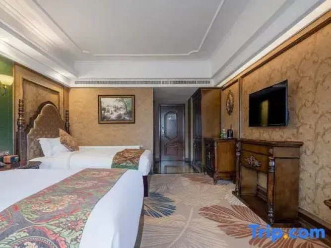 Standard Twin room with city view