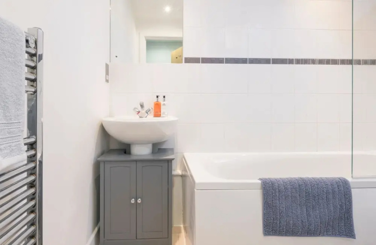Chic, Spacious 1-br Flat For 2 In Central Bristol