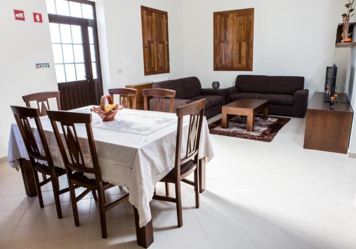 2 Bedrooms Villa