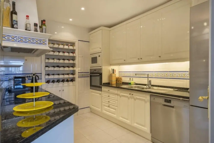 3 Bedrooms Apartment