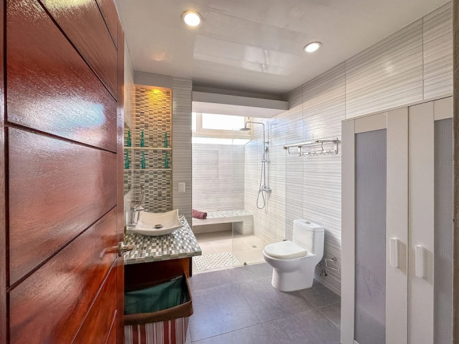 Gorgeous 1 BR PH Apartment w Jacuzzi