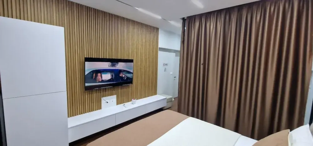 Deluxe Studio