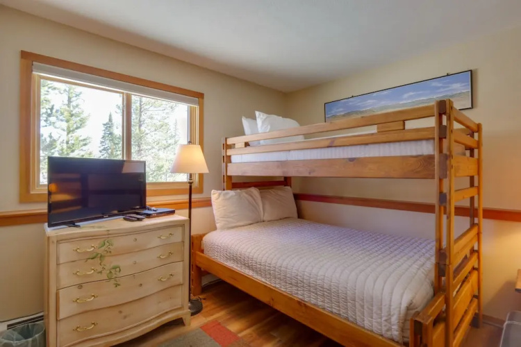 Silverthorne Condo: Patio, Mtn Views, Pool Access!