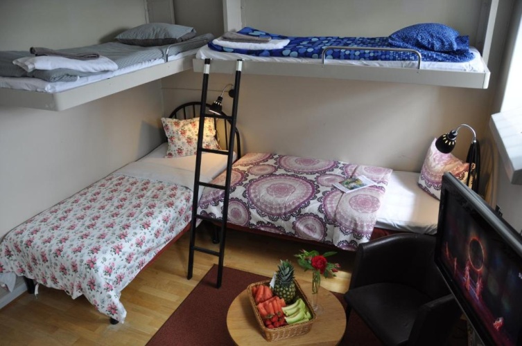 Quadruple Cell room