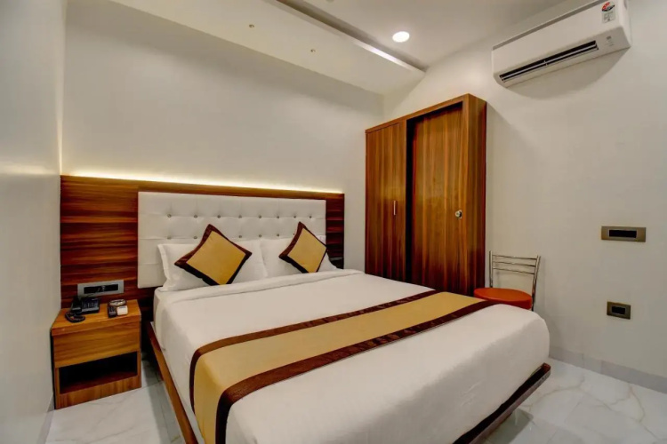 Hotel Majestic Crest