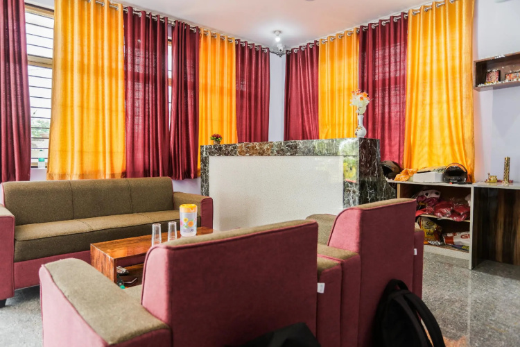 Oyo 43512 Bijaya Palace