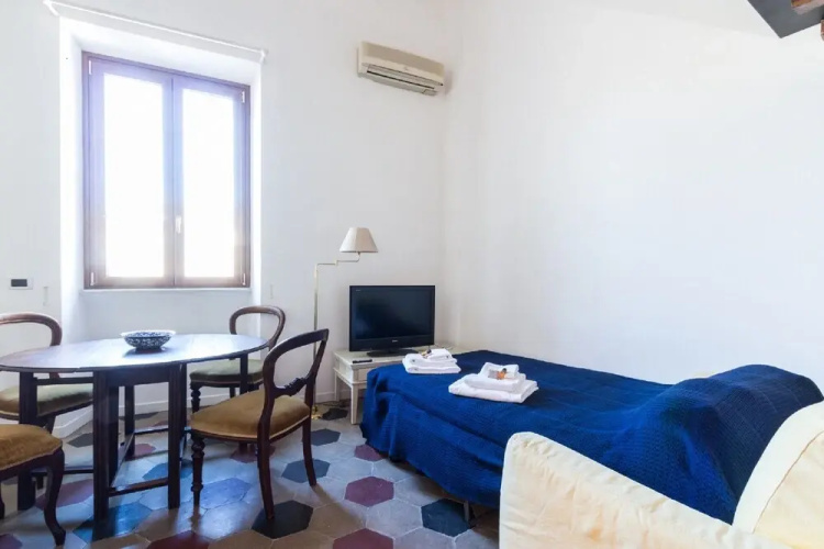 Sunny Apartment Navona Sq