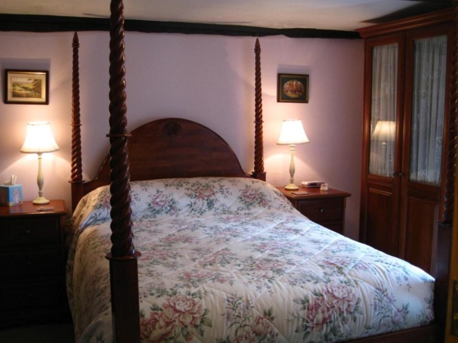 Standard Double Basement room