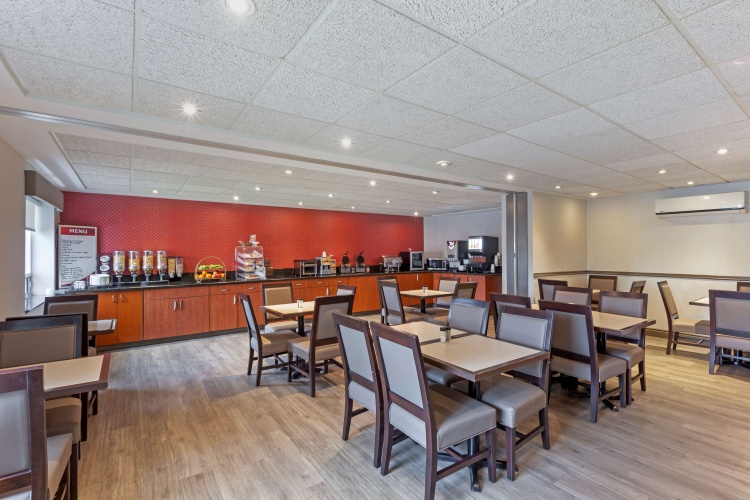 Best Western Plus Burlington Inn & Suites photo 29