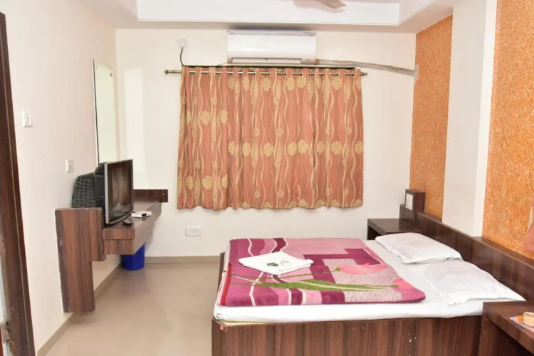 Hotel sai dhyan