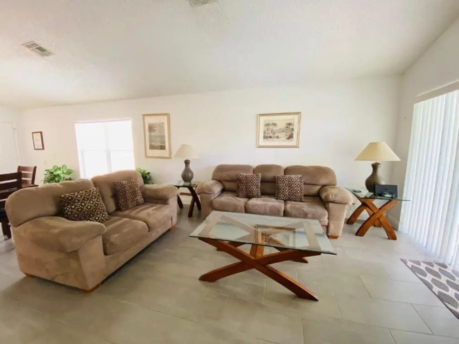 4 Bedrooms Cottage