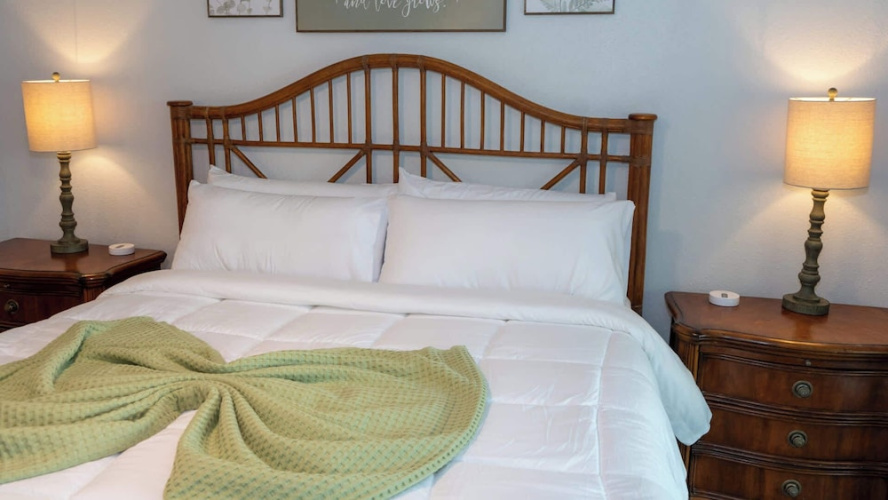 Sleeps 10 Direct Beach Heated Pool