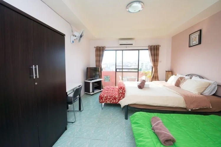 Deluxe Triple room with balcony