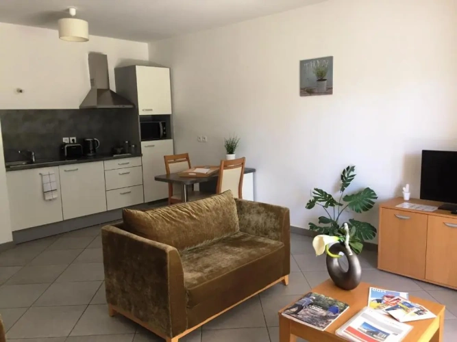 2 Bedrooms Apartment