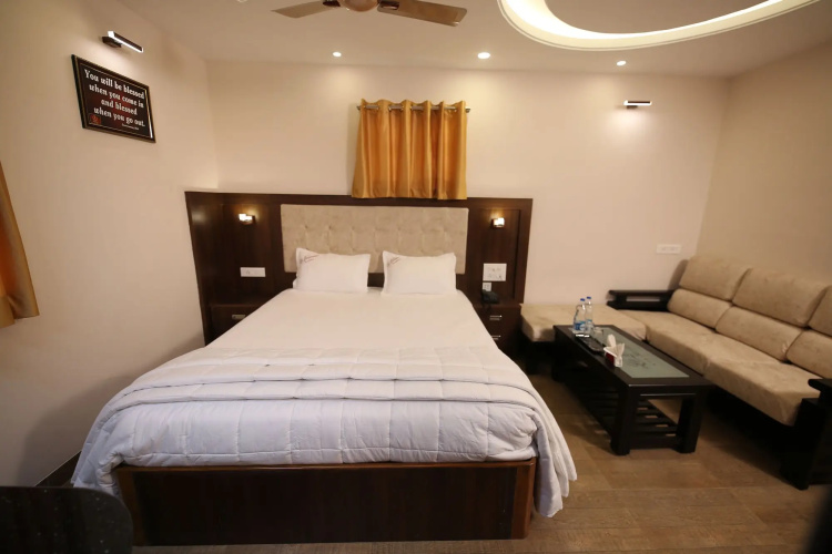 Le Emmaus Residency