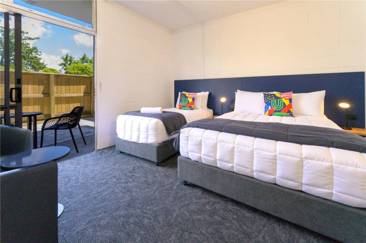 Standard Triple room