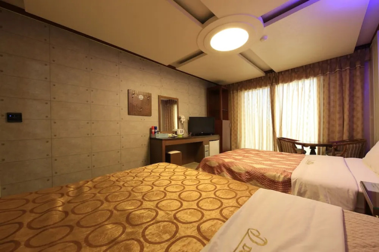 Sunbeach Hotel