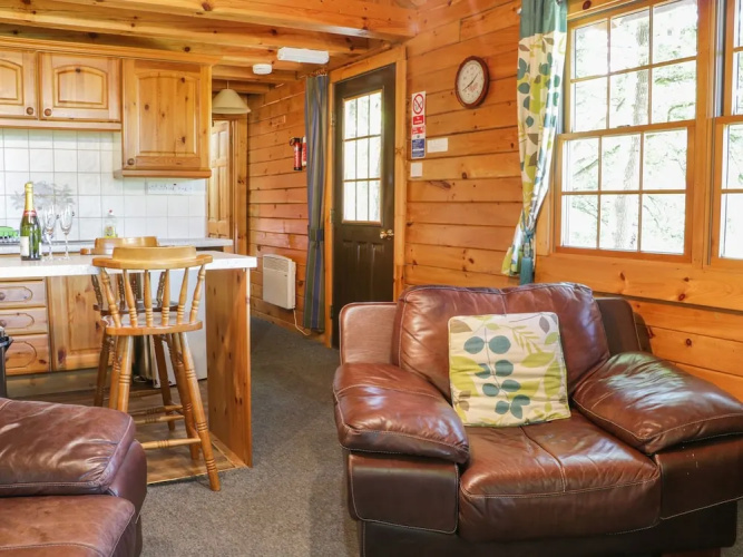 Hollies Lodge