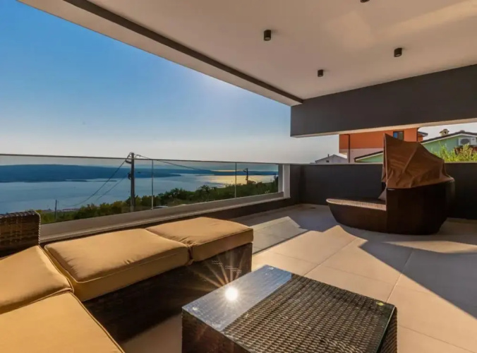 Lorena Stylish Sea View Villa